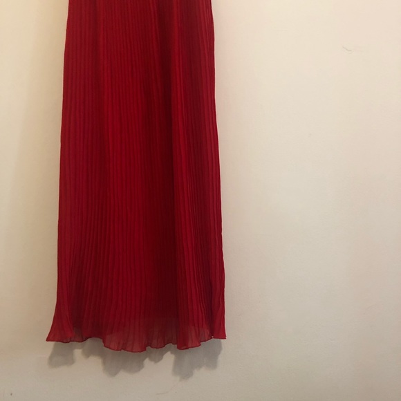 Zara Red Sleeveless Pleated Dress ❤️ - Picture 2 of 6